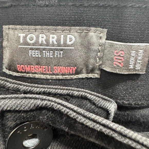 Torrid Bombshell Skinny Jeans Black - Picture 8 of 10